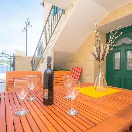 Mall بيت للعطل *