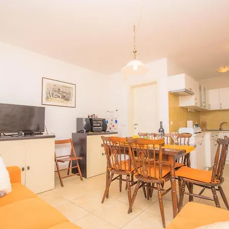 بيت للعطل Mall Primošten